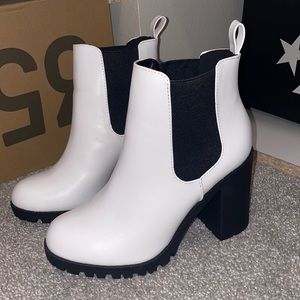 Soda white boots size 7